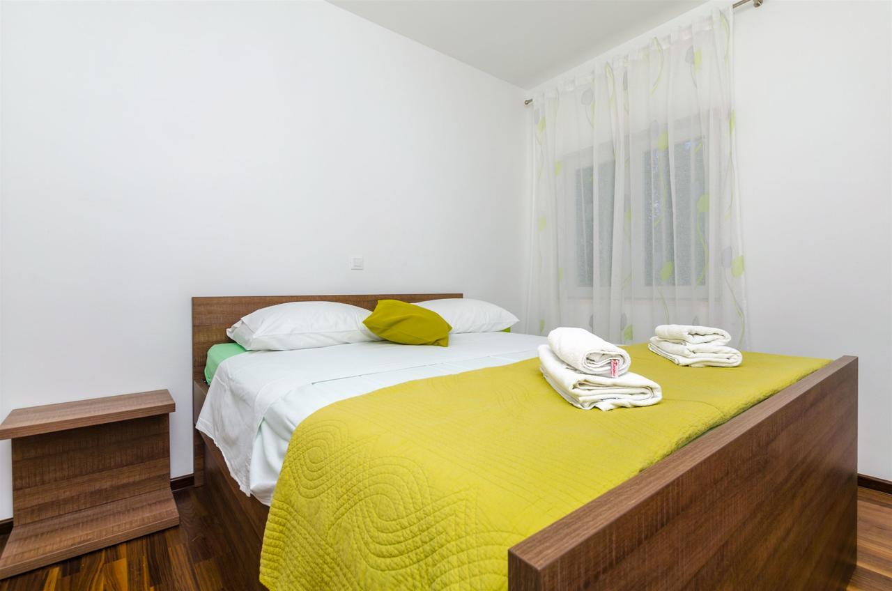 Apartments Mimi Primosten Luaran gambar