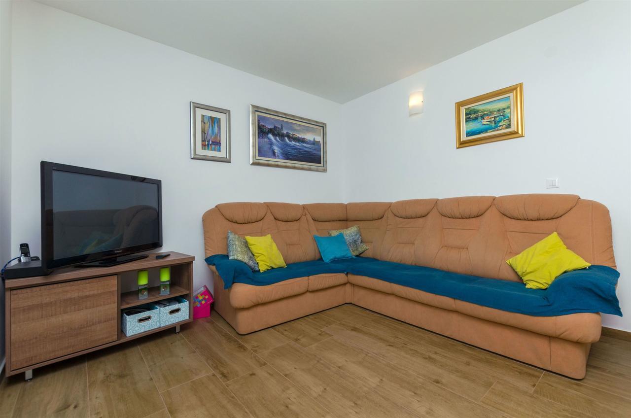 Apartments Mimi Primosten Luaran gambar