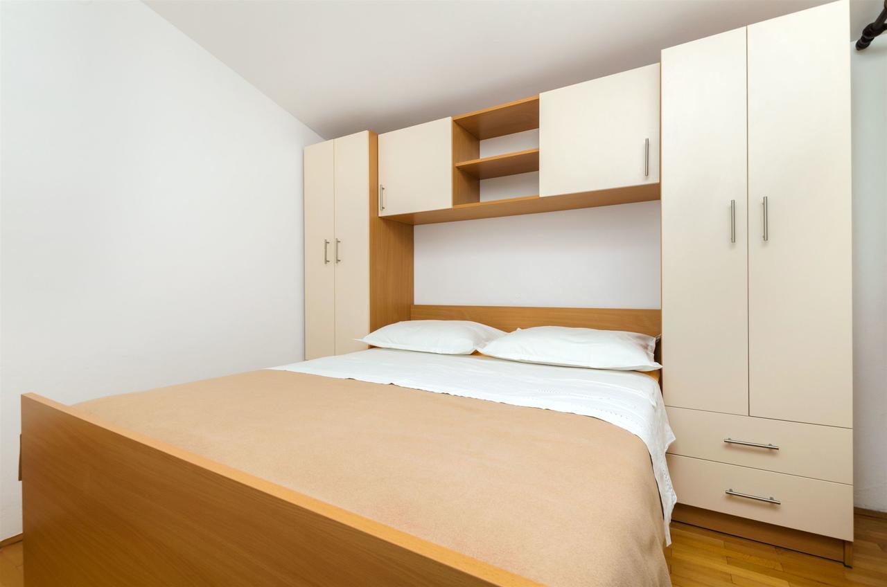 Apartments Mimi Primosten Luaran gambar