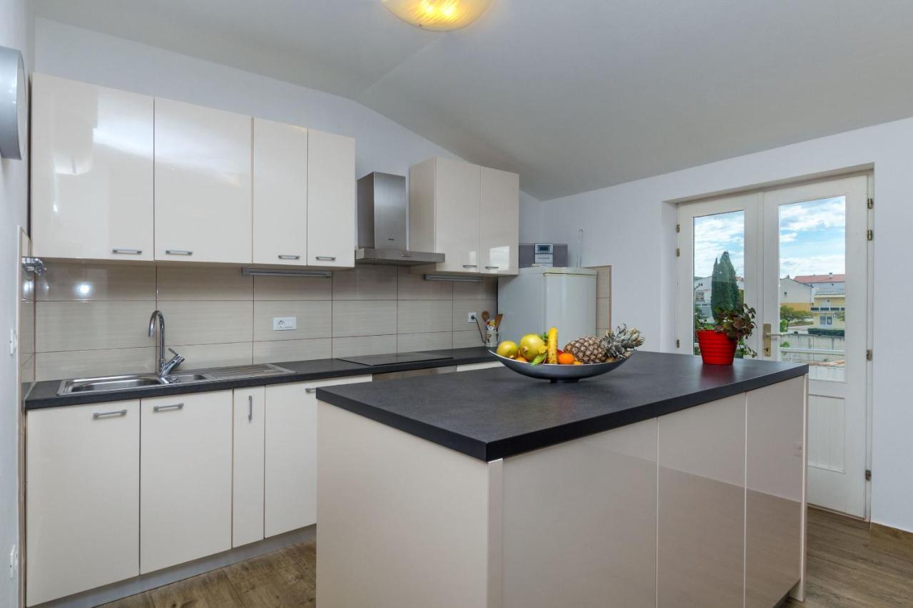 Apartments Mimi Primosten Luaran gambar